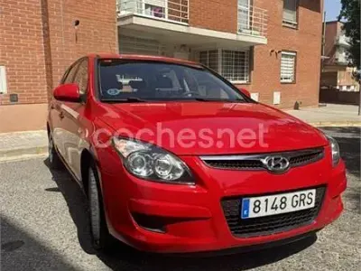 Usado Hyundai i30 Classic 109 CV (80 kW) 2009 Rojo Berlina