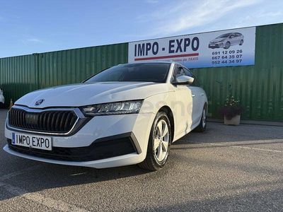 Usado Skoda Octavia Ambition 116 CV (85 kW) 2021 Blanco Familiar