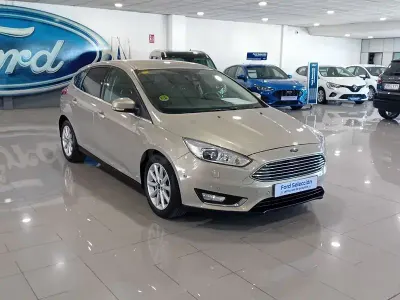 Usado Ford Focus Titanium 115 CV (84 kW) 2014 Marrón Berlina