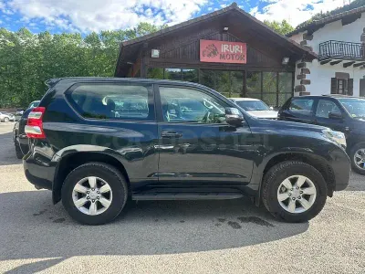 Usado Toyota Land Cruiser 177 CV (130 kW) 2017 Azul SUV