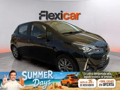 Usado Toyota Yaris Active 111 CV (81 kW) 2018 Negro Berlina