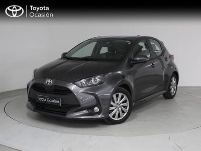Usado Toyota Yaris Hybrid Active 116 CV (85 kW) 2024 Gris / plata Berlina