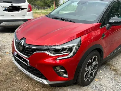 Usado Renault Captur Techno 140 CV (102 kW) 2022 Granate SUV