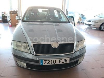 Gris / plata Usado 2007 Skoda Octavia Active Berlina | 4500 € (Precio justo)