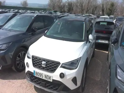 Usado Seat Arona Style 115 CV (84 kW) 2025 Blanco SUV