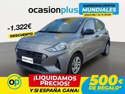 Usado Hyundai i10 67 CV (49 kW) 2022 Gris Utilitario