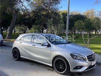 Usado Mercedes A180 AMG line 109 CV (80 kW) 2015 Gris / plata Berlina