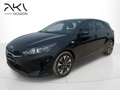 Usado Kia Ceed 100 CV (73 kW) 2025 Negro Utilitario