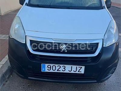 Usado Peugeot Partner Tepee 75 CV (55 kW) 2015 Blanco Monovolumen