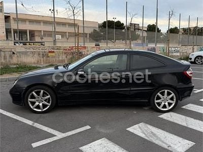 Usado Mercedes C180 129 CV (94 kW) 2001 Negro Berlina