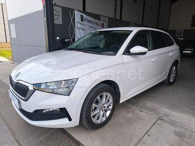 Usado Skoda Scala 95 CV (69 kW) 2022 Blanco Utilitario