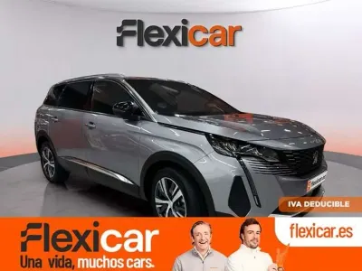 Usado Peugeot 5008 Allure 136 CV (100 kW) 2024 Gris SUV