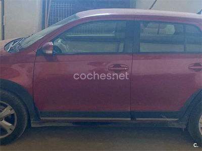 Begagnad Toyota Urban Cruiser Active 90 HK (66 kW) 2009 Röd Halvkombi