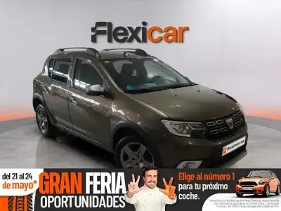 Usado Dacia Sandero Comfort 90 CV (66 kW) 2018 Marrón