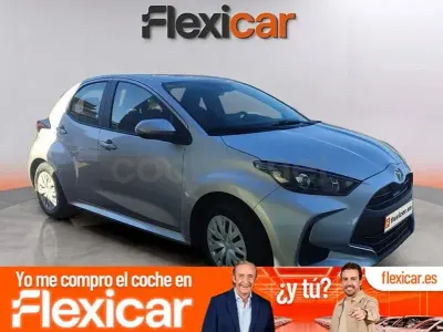 Usado Toyota Yaris Hybrid Business Edition 116 CV (85 kW) 2025 Gris / plata Berlina