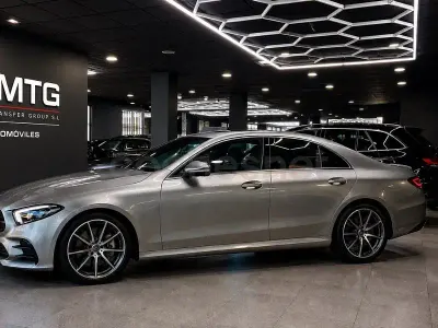 Usado Mercedes E200 197 CV (144 kW) 2021 Gris / plata Berlina