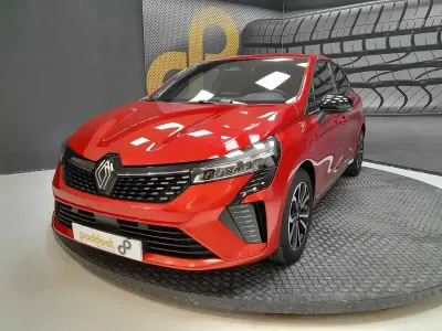 Usado Renault Clio Techno 90 CV (66 kW) 2025 Rojo Utilitario