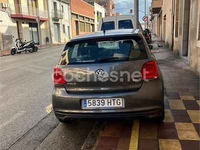 Usado VW Polo R-line 90 CV (66 kW) 2014 Gris / plata Berlina