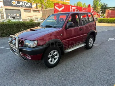 Usado Nissan Terrano Comfort 100 CV (73 kW) 2000 Granate SUV