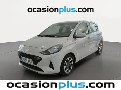 Usado Hyundai i10 67 CV (49 kW) 2024 Gris Utilitario