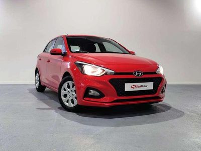 Usado Hyundai i20 75 CV (55 kW) 2019 Rojo Utilitario