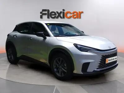 Usado Lexus LBX 136 CV (100 kW) 2025 Gris SUV