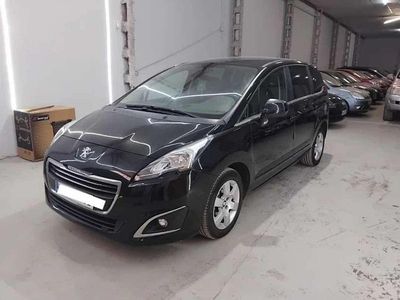 Usado Peugeot 5008 Allure 120 CV (88 kW) 2014 Negro Monovolumen