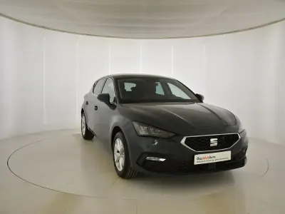 Usado Seat Leon Style 115 CV (84 kW) 2025 Azul