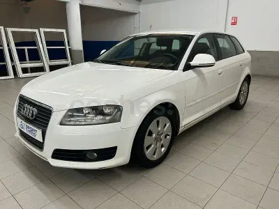 Usado Audi A3 Attraction 105 CV (77 kW) 2011 Gris / plata Utilitario