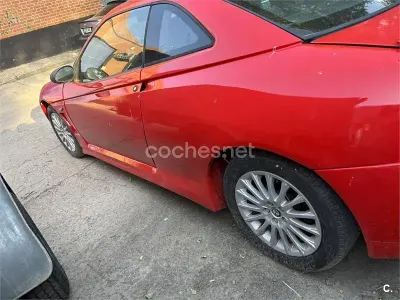 Usado Alfa Romeo GTV 144 CV (105 kW) 1999 Rojo Coupe
