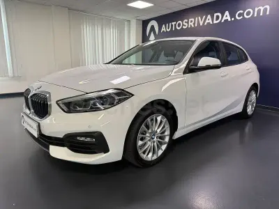 Usado BMW 118 Comfort Edition 136 CV (100 kW) 2022 Blanco Berlina
