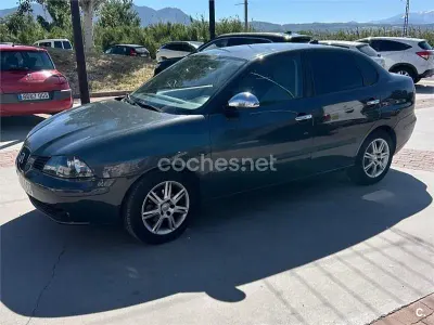 Usado Seat Cordoba 80 CV (58 kW) 2006 Gris / plata Berlina