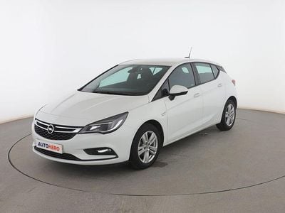 Usado Opel Astra Selective 125 CV (91 kW) 2017 Blanco Berlina