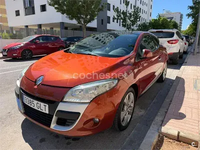 Usado Renault Mégane III Dynamique 105 CV (77 kW) 2009 Naranja Berlina