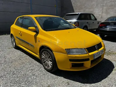 Usado Fiat Stilo Dynamic 115 CV (84 kW) 2003 Amarillo Berlina