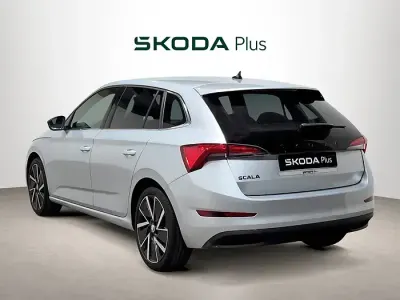 Usado Skoda Scala Sport 150 CV (110 kW) 2022 Gris plata Utilitario