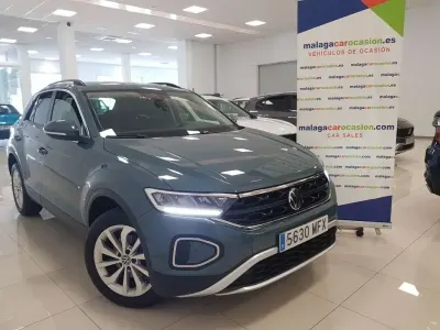 Usado VW T-Roc Life 110 CV (80 kW) 2023 Azul SUV