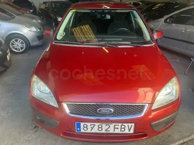 Usado Ford Focus Ghia 136 HP (100 kW) 2007 Vermelho Sedan