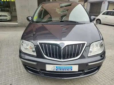 Usado Lancia Phedra 136 CV (100 kW) 2009 Gris Monovolumen