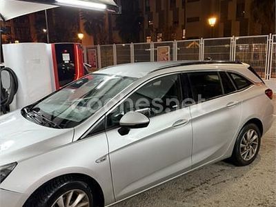 Gris / plata Usado 2017 Opel Astra Selective Familiar | 15.000 €