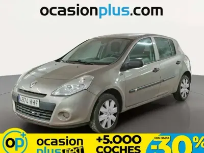 Begagnad Renault Clio II 75 HK (55 kW) 2011 Beige Halvkombi