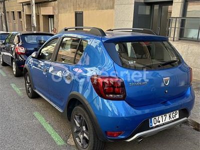 Usado Dacia Sandero 90 CV (66 kW) 2018 Azul Berlina