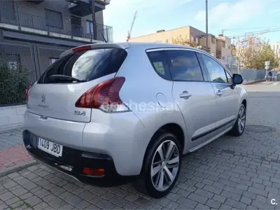 Usado Peugeot 3008 Allure 120 CV (88 kW) 2014 Gris / plata Familiar