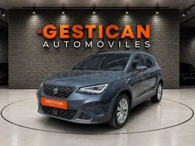 Usado Seat Arona Style 110 CV (80 kW) 2023 Gris / plata SUV