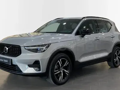 Usado Volvo XC40 Plus 163 CV (119 kW) 2025 Gris / plata SUV