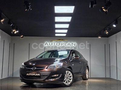 Usado Opel Astra Business 110 CV (80 kW) 2013 Marrón Berlina