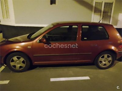 Granate Usado 2000 VW Golf Conceptline Berlina | 2800 € (Precio justo)