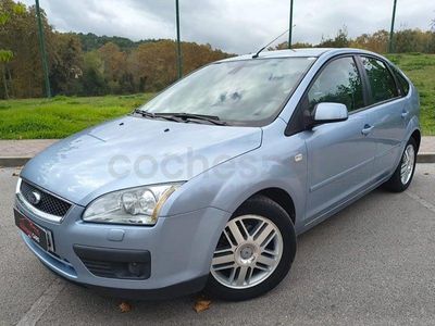 Begagnad Ford Focus Ghia 109 HK (80 kW) 2006 Blå Sedan