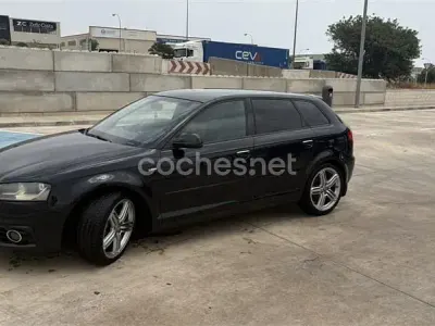 Usado Audi A3 Ambition 140 CV (102 kW) 2012 Negro Utilitario
