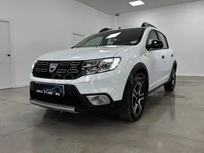 Usado Dacia Sandero Comfort 90 CV (66 kW) 2018 Blanco Berlina